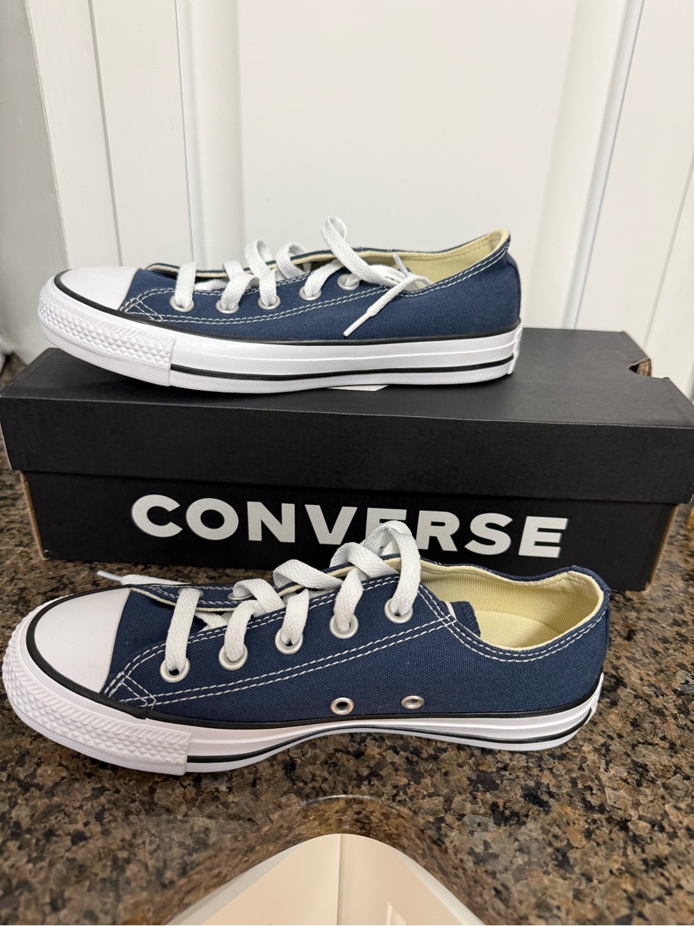New Converse Navy Sneakers Low Top Shoes Chuck Taylor All Star Women’s 6 Men’s 4